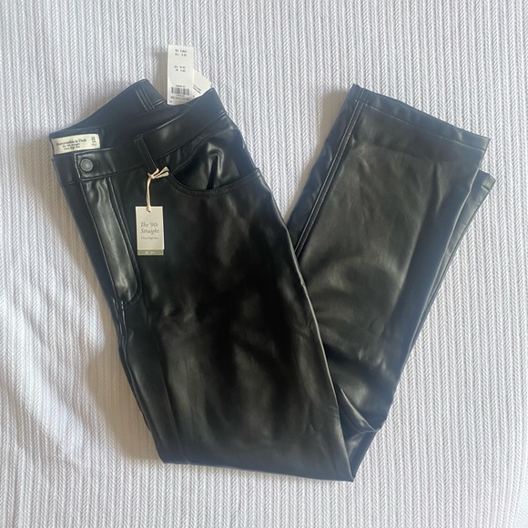 Abercrombie & Fitch Vegan Leather 90s Straight Pant SHORT - Picture 4 of 4